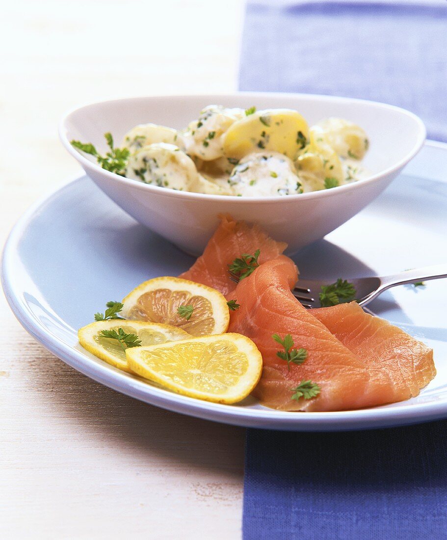 Smoked salmon with chervil potatoes