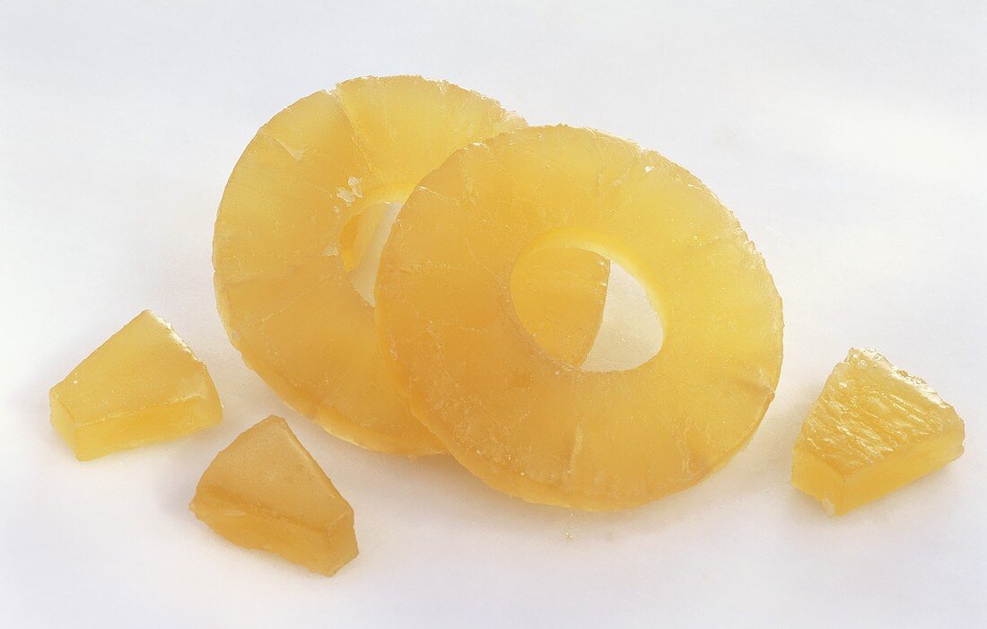Kandierte Ananasscheiben und -stücke