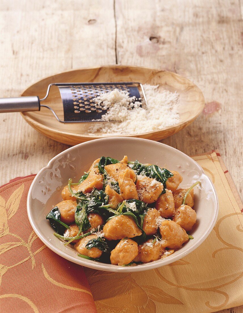 Gnocchi di zucca agli spinaci (pumpkin gnocchi with spinach)