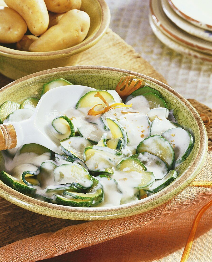 Zucchini mit Sahnesauce