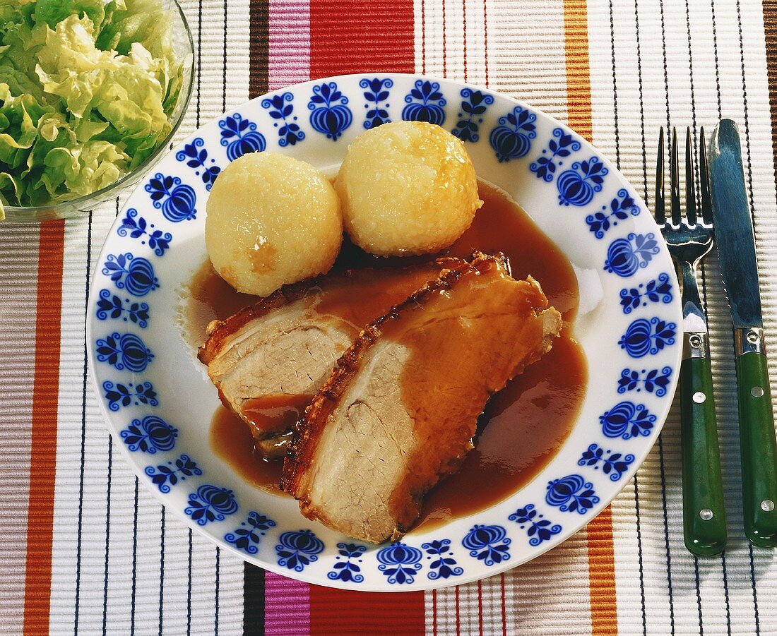 Schweinebraten mit Kartoffelknödeln