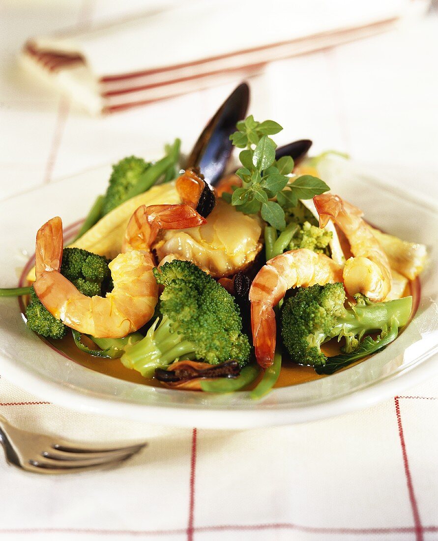 Seafood ragout with broccoli