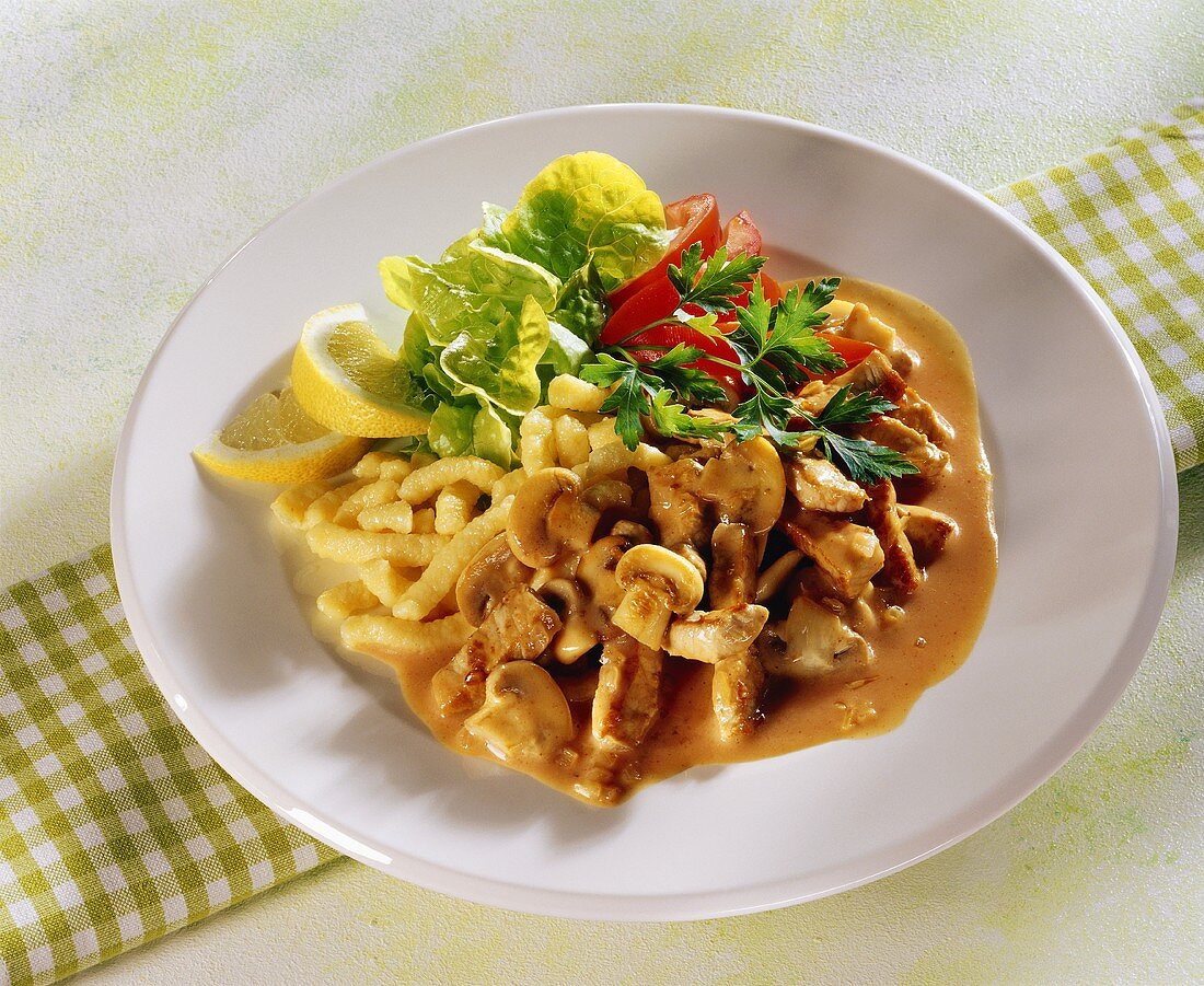 Zürich-style meat dish with mushrooms and spaetzle noodles