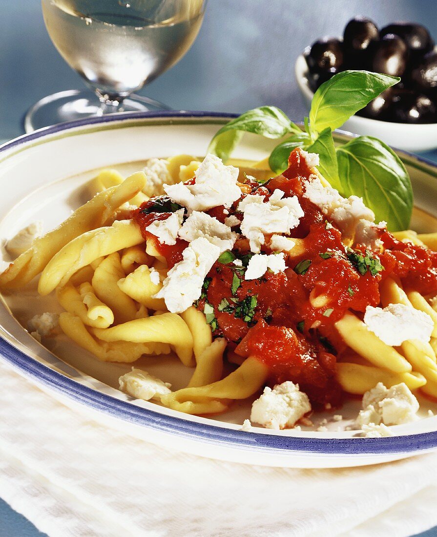 Pasta with tomato sauce and sheep's cheese