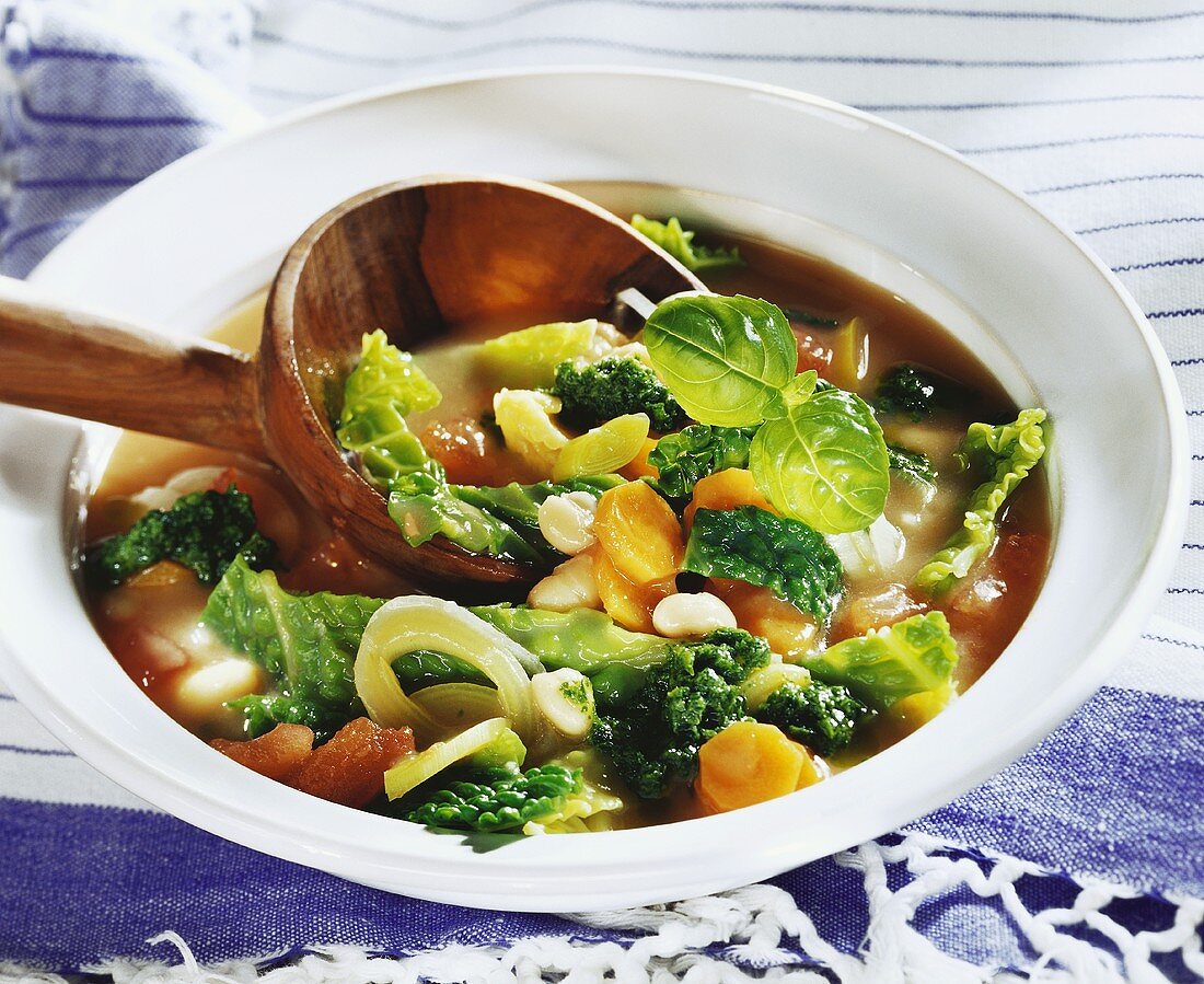Bean and savoy cabbage stew with carrots