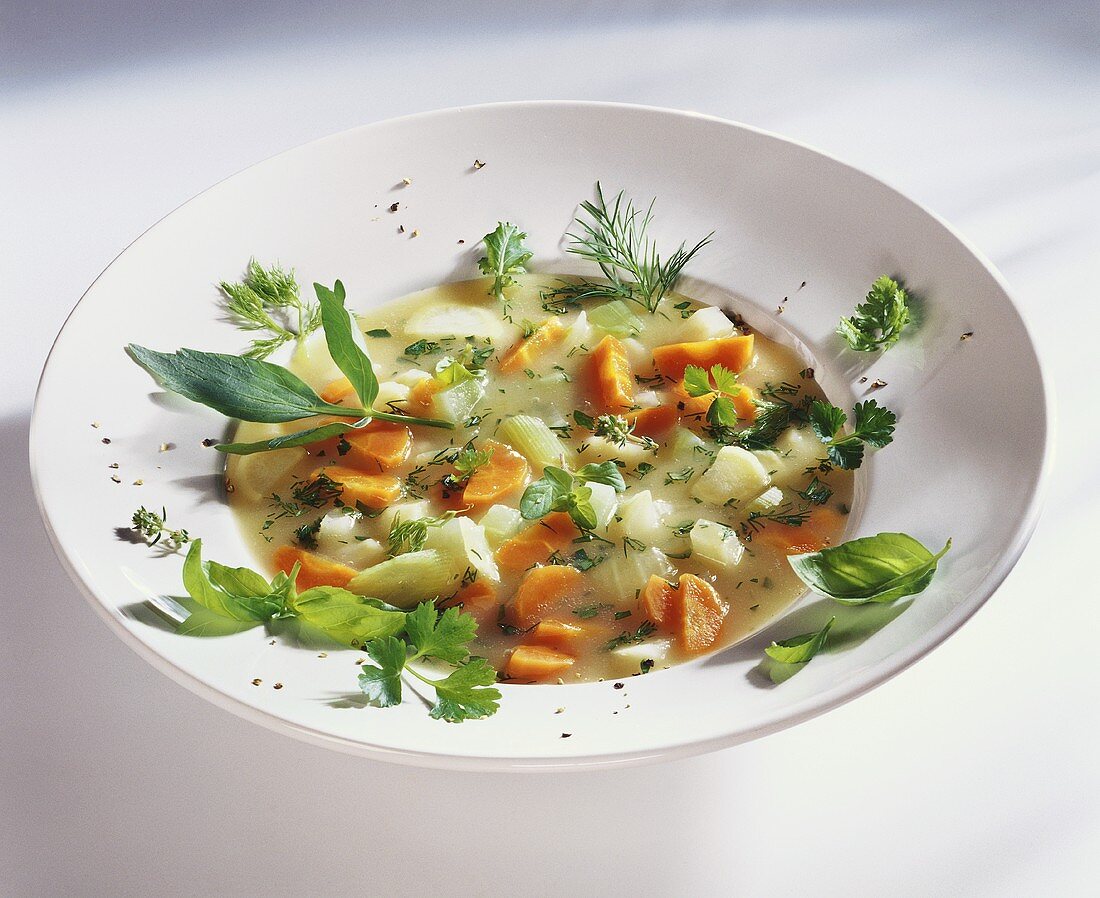 Kürbissuppe mit frischen Kräutern