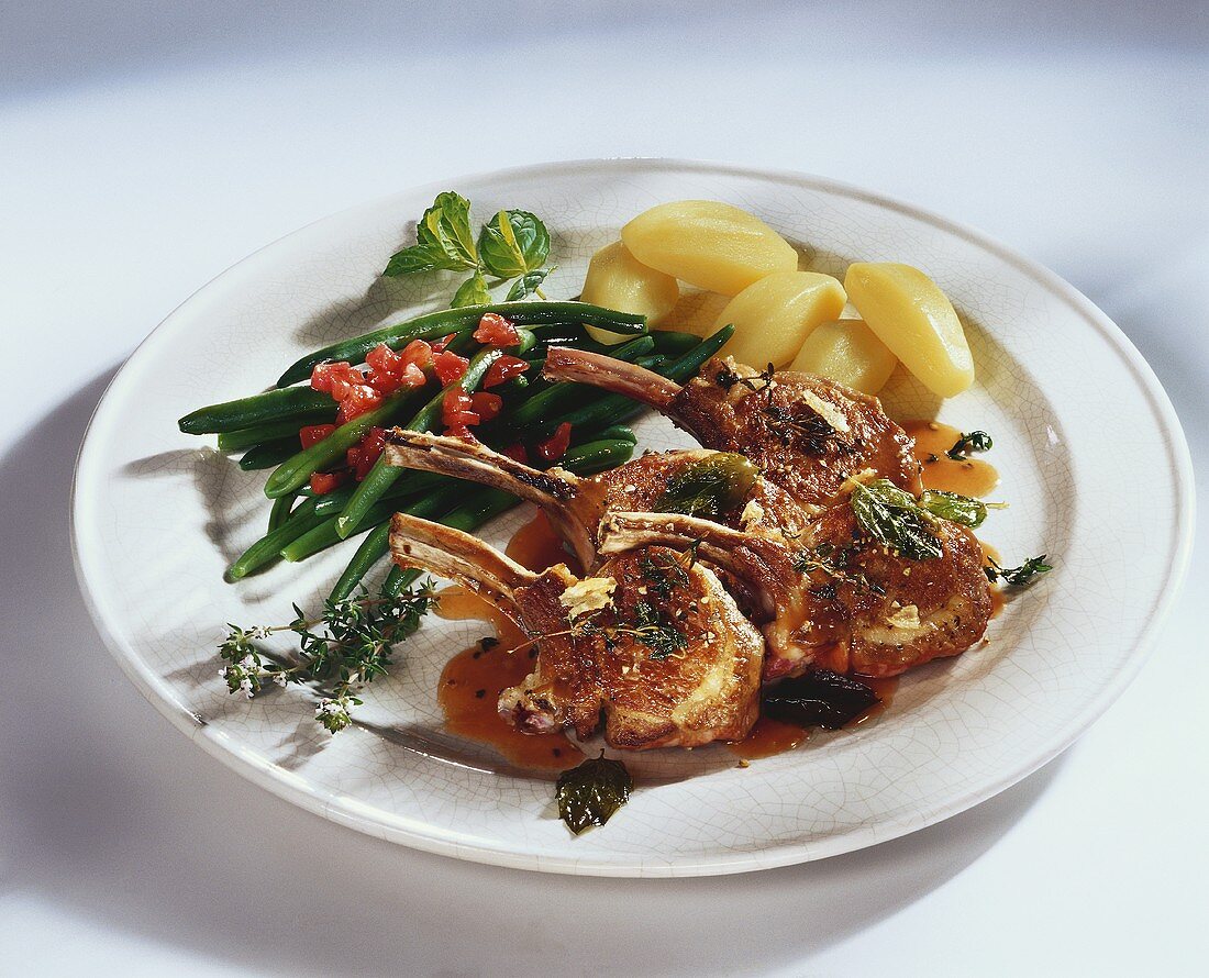 Lamb cutlets with thyme and mint