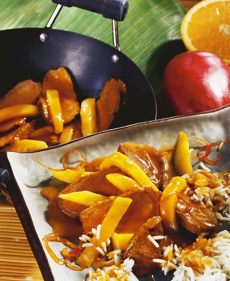 Entenbrust mit Mango in Curry-Orangen-Sauce aus dem Wok