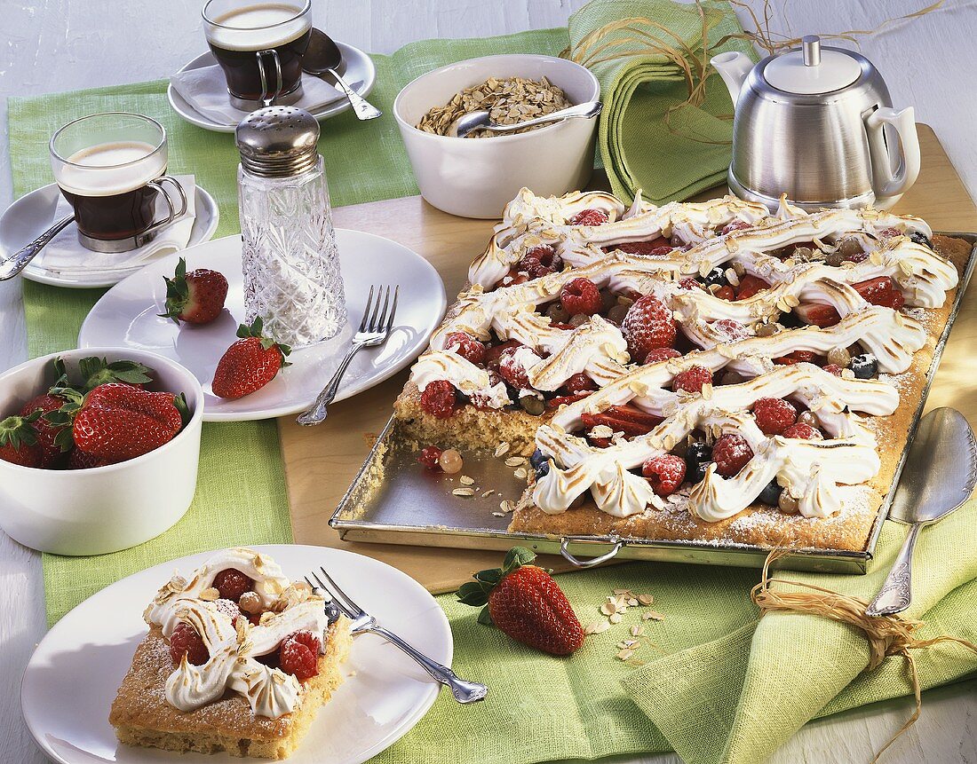 Berry cake with rolled oats and meringue lattice