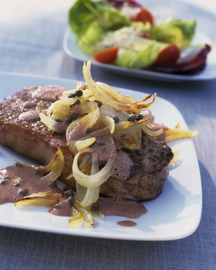 Roastbeef mit Zwiebeln und Kapern