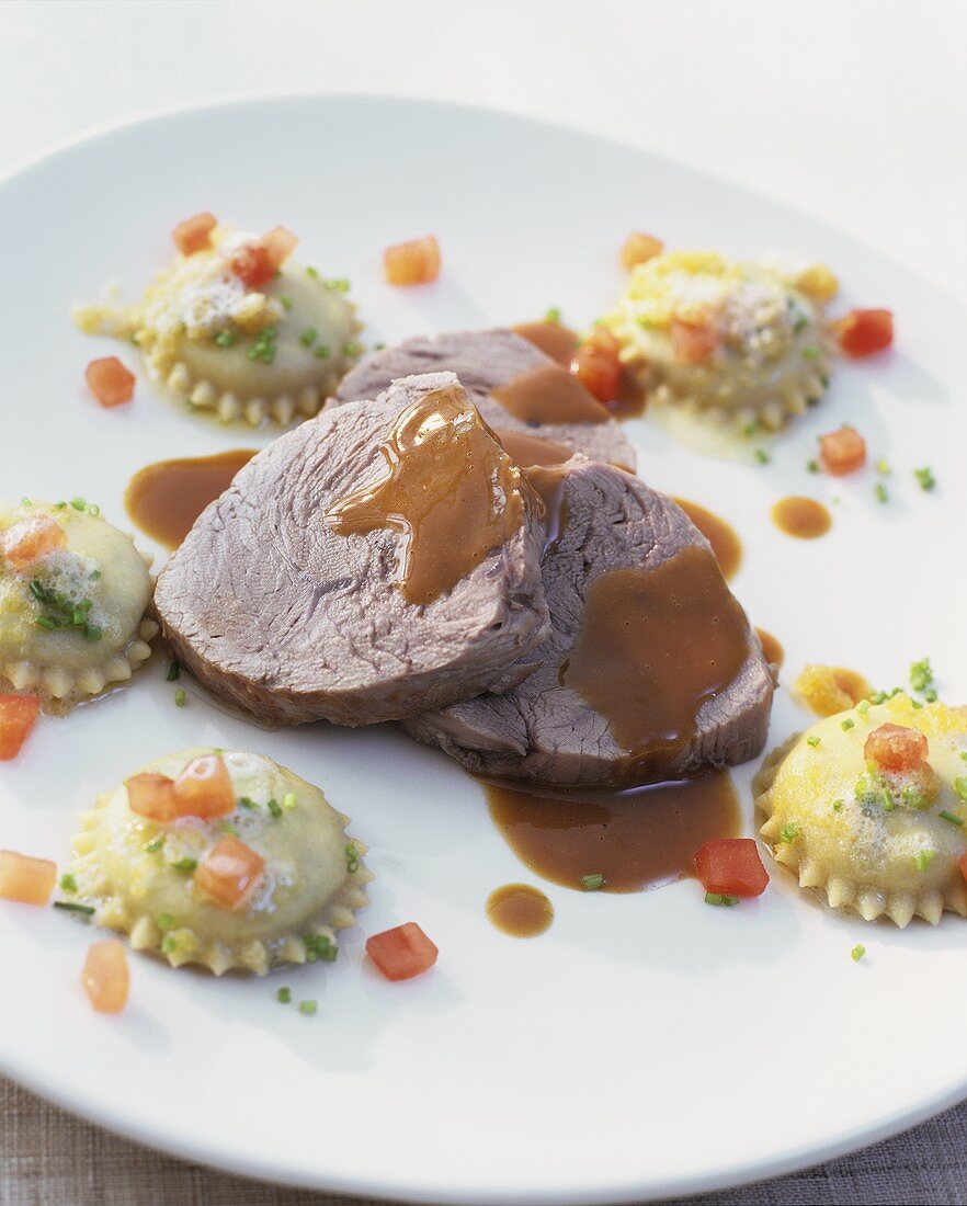 Veal shank with gravy and soft cheese ravioli