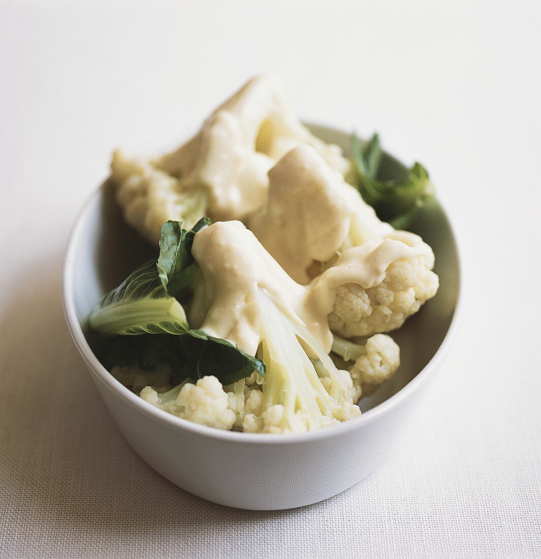 Steamed cauliflower with cheese sauce