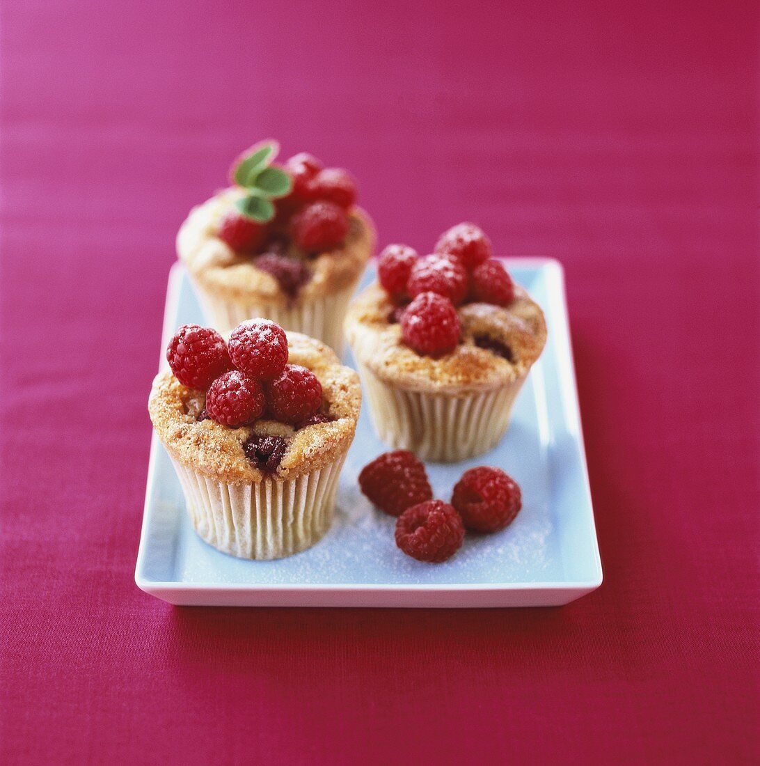 Raspberry muffins with sugar