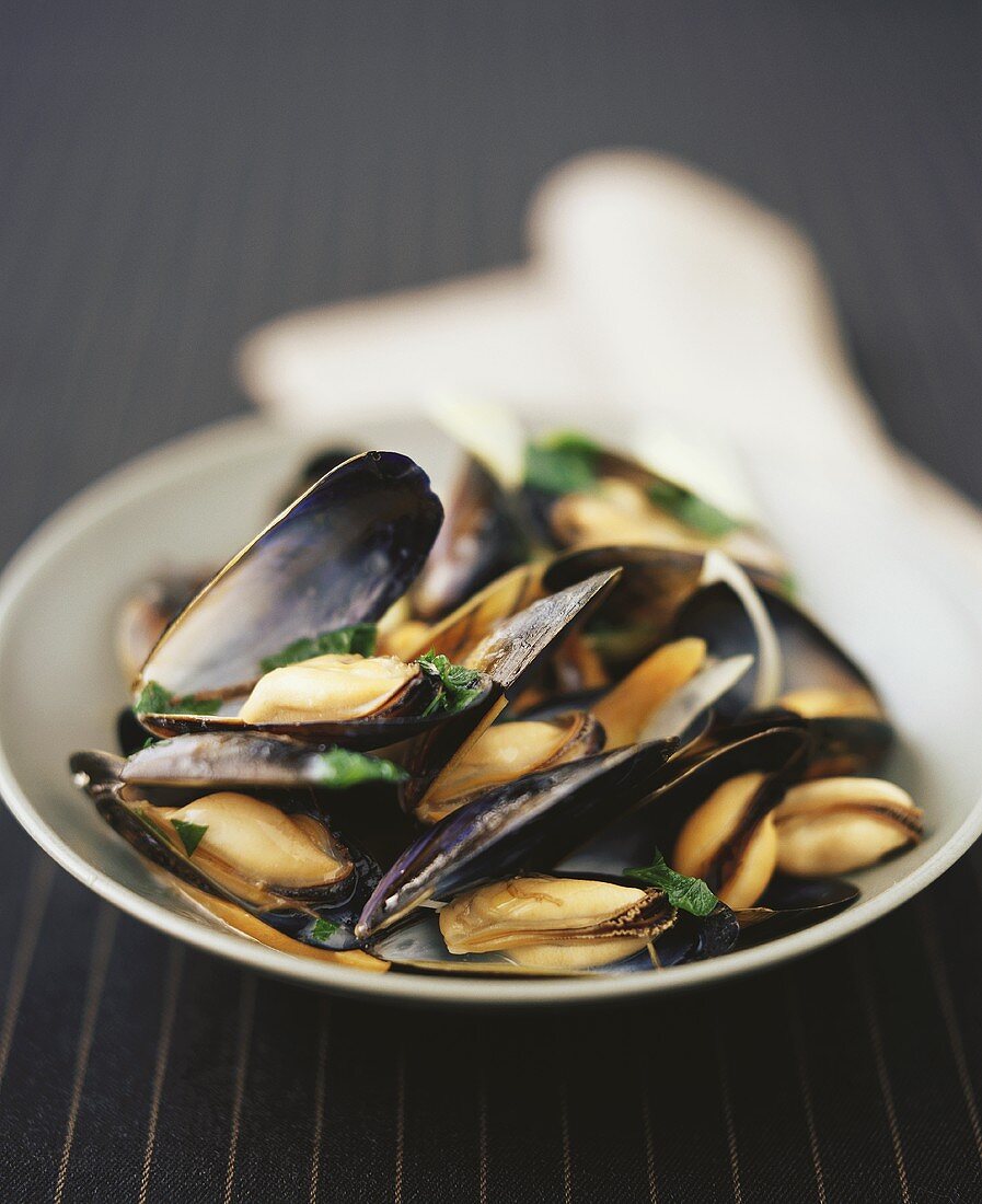 Cooked mussels with herbs