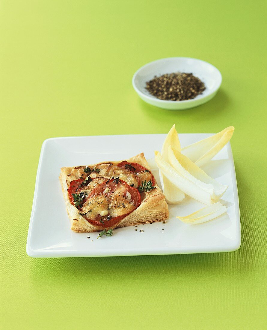 Small tomato tart with goat's cheese and thyme