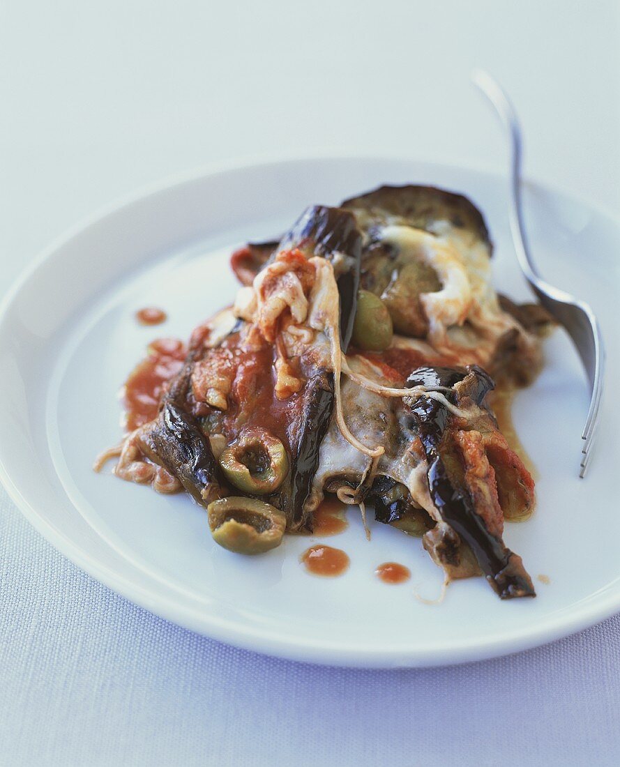 Aubergine gratin with tomatoes and olives