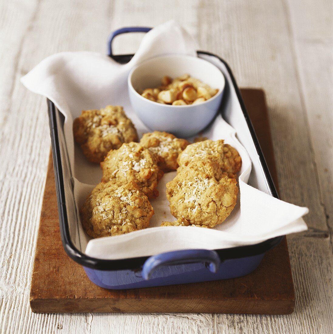 Macadamia biscuits in blue roasting tin