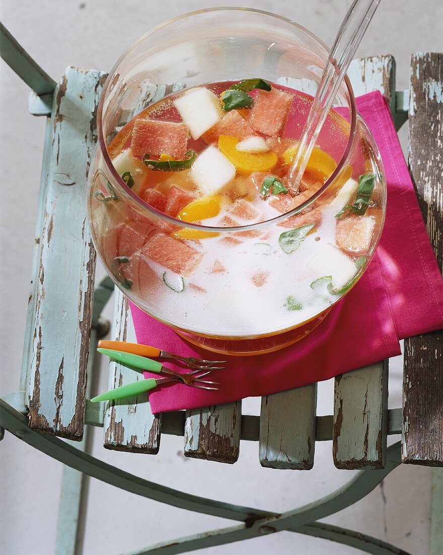 Melon punch with apricots