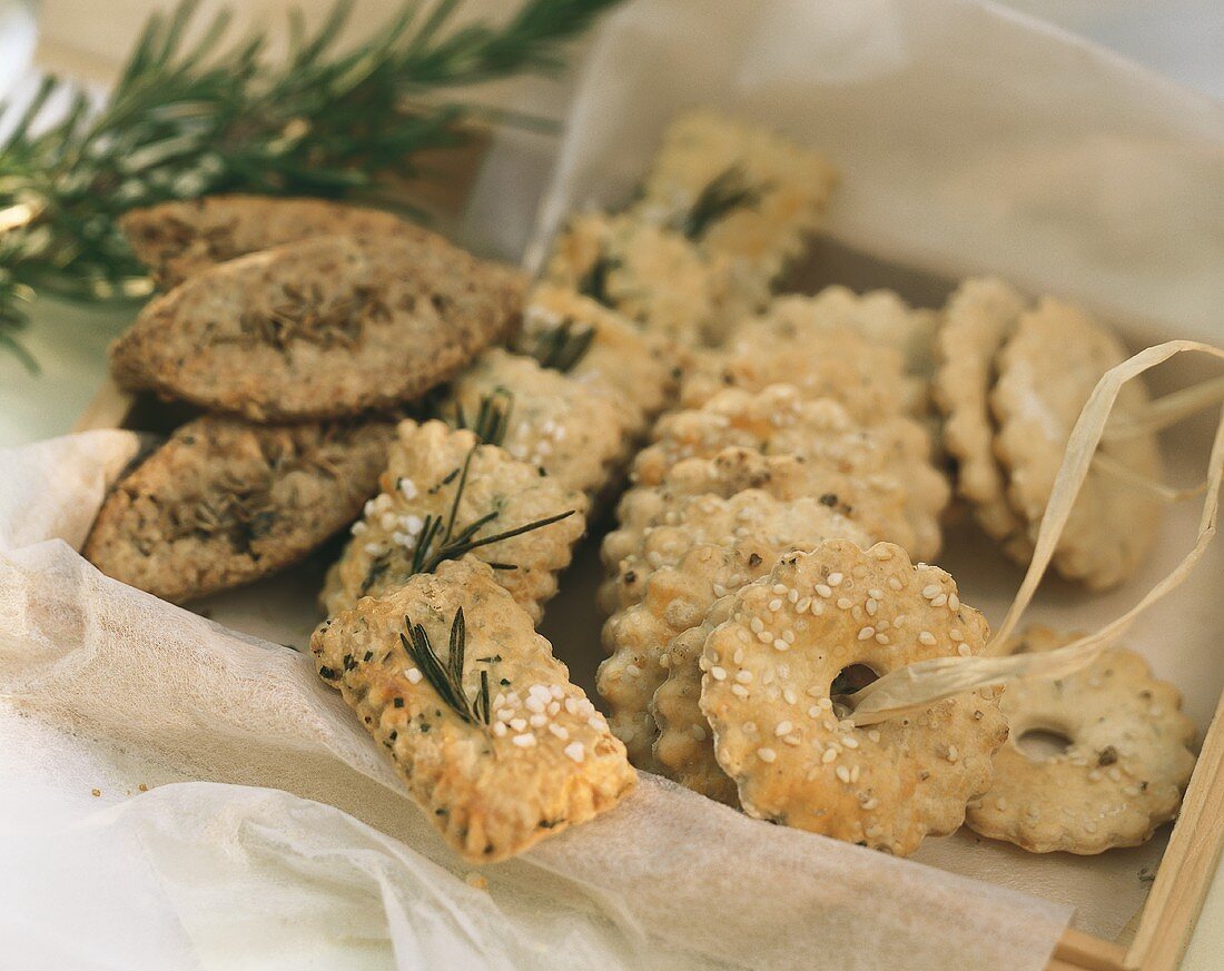 Assorted crackers (with herbs, sesame, spices)