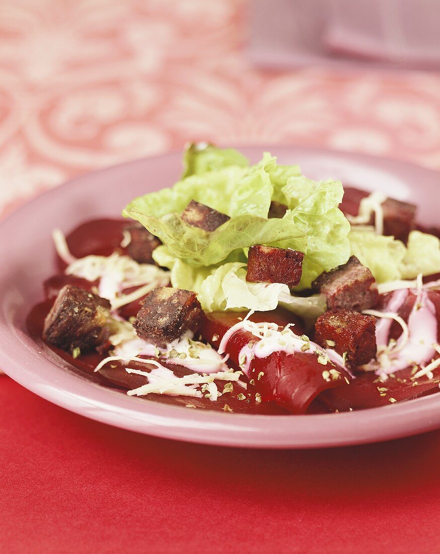 Rote-Bete-Carpaccio mit Meerrettich und Croûtons