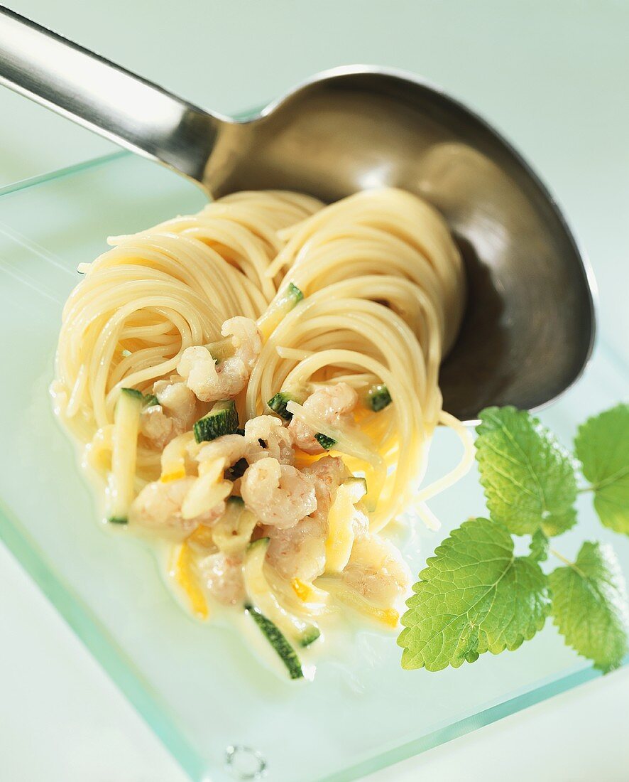 Spaghettini with shrimp and courgette sauce