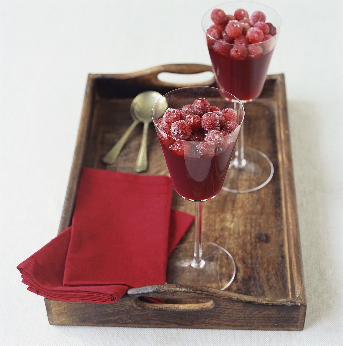 Cranberrydessert mit gezuckerten Cranberries