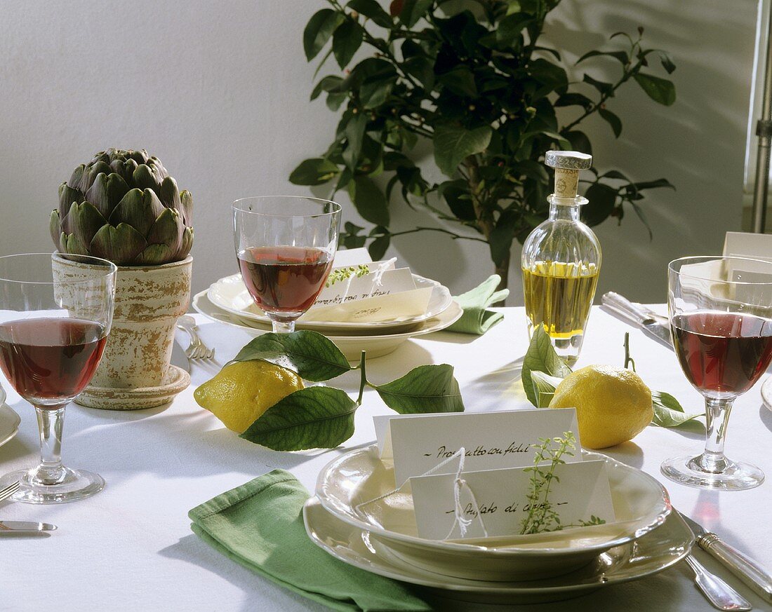 Gedeckter Tisch im italienischen Stil