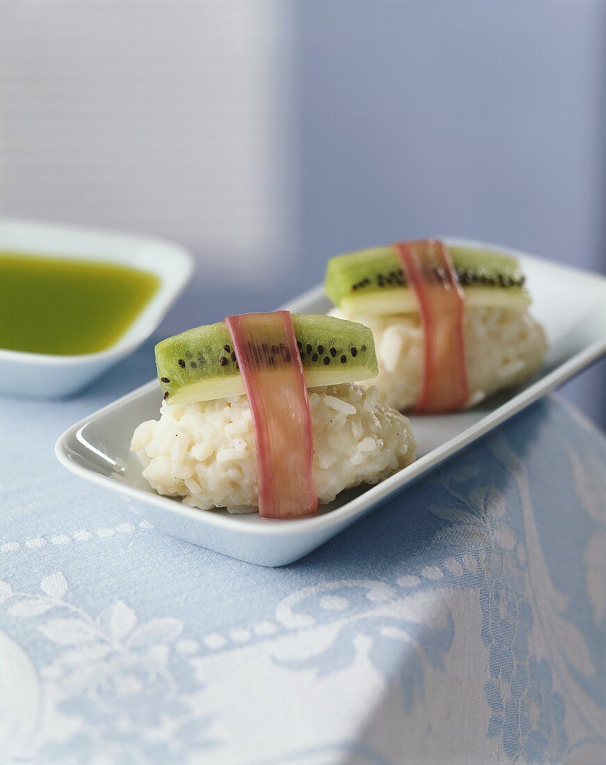 Süsse Reisklösschen mit Kiwi und Rhabarber