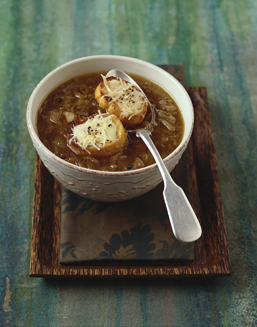 Onion soup with cheese baguettes (Alsace, France)