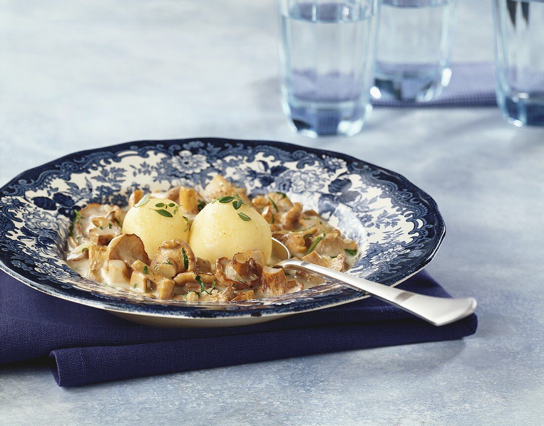 Pfifferlinge in Sahnesauce mit Kartoffelklössen