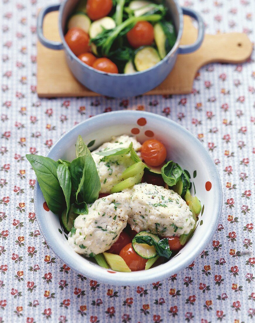 Gnocchi al quark con le verdure (Quark dumplings on vegetables)