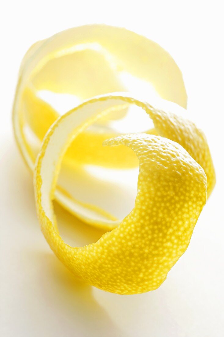 Spiralförmige Zitronenschale