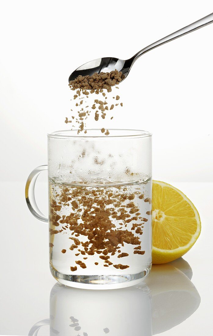 Dissolving lemon tea (instant) in a glass