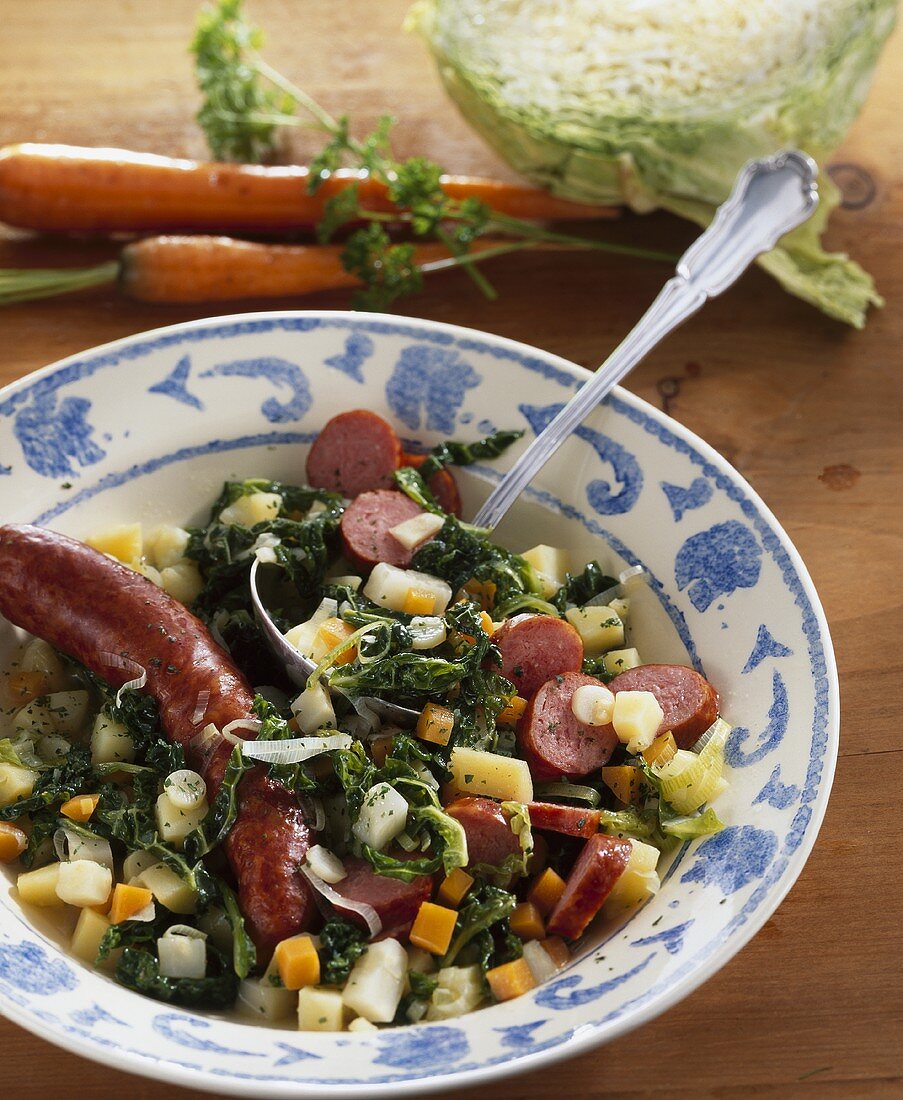 Savoy cabbage stew with Mettwurst (North Rhine-Westphalia)