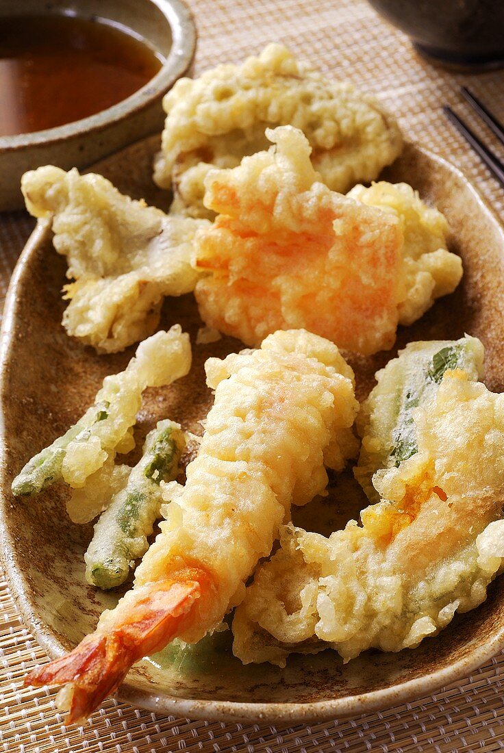 Tempura mit Garnelen und Gemüse (Japan)