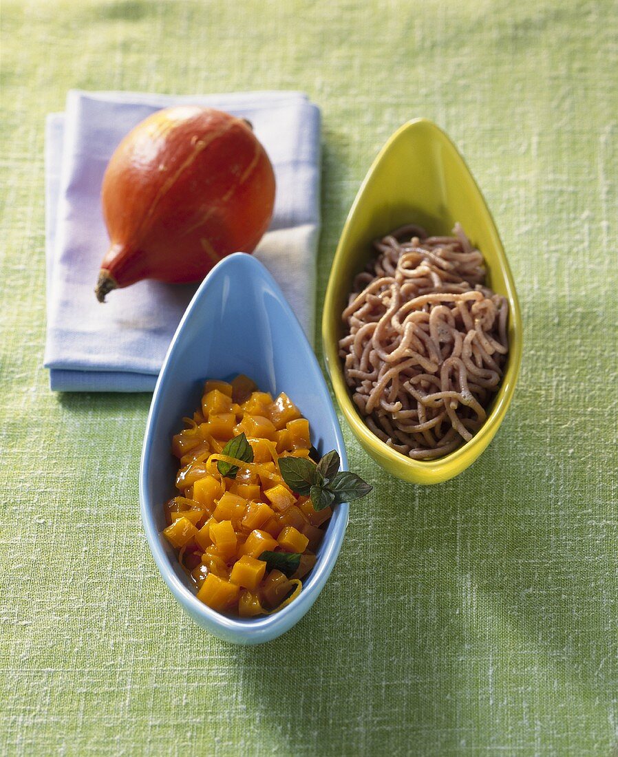 Kastanienspätzle mit Kürbisragout