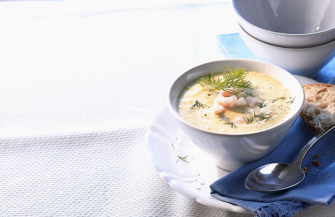 Cucumber soup with shrimps and dill