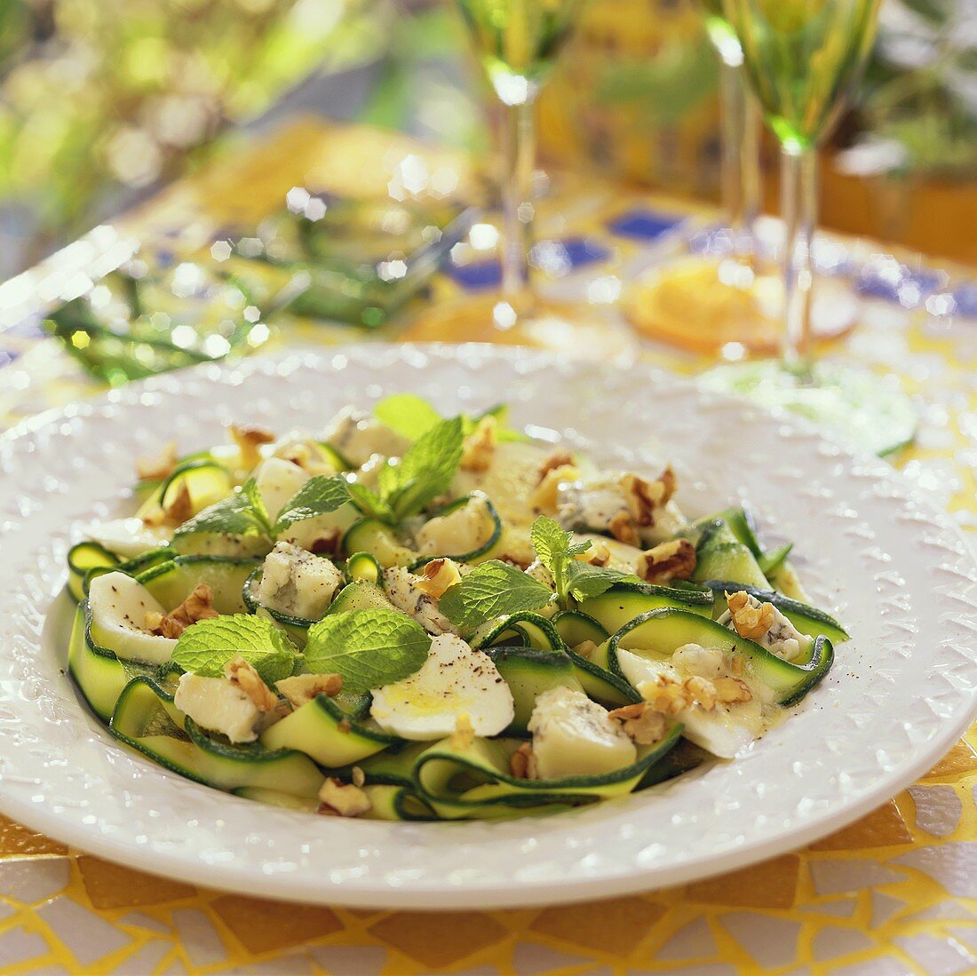 Courgette salad with mozzarella and mint