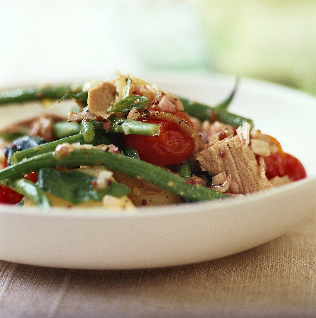 Nizzasalat mit grünen Bohnen, Tomaten und Thunfisch