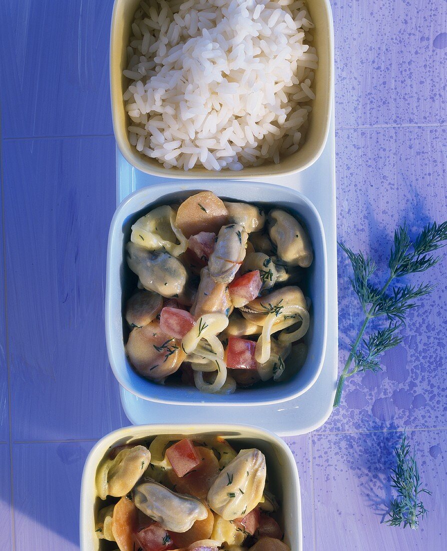 Mussels in dill sauce with rice