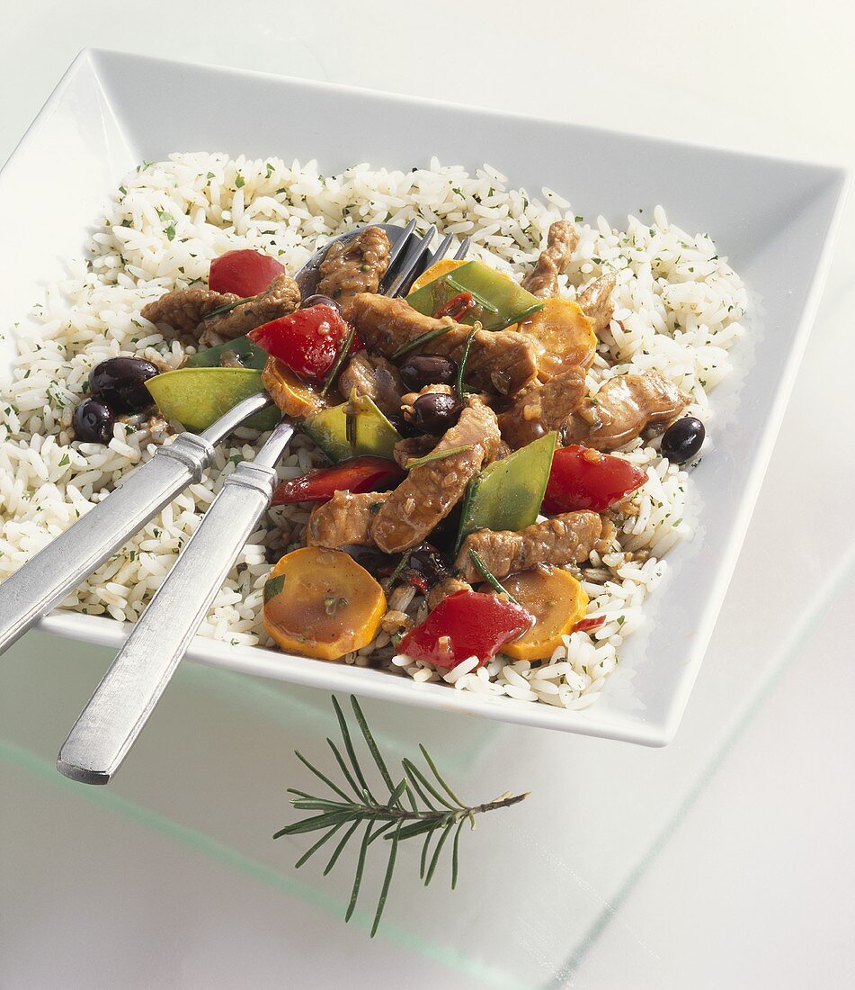 Strips of pork with vegetables and rice with herbs