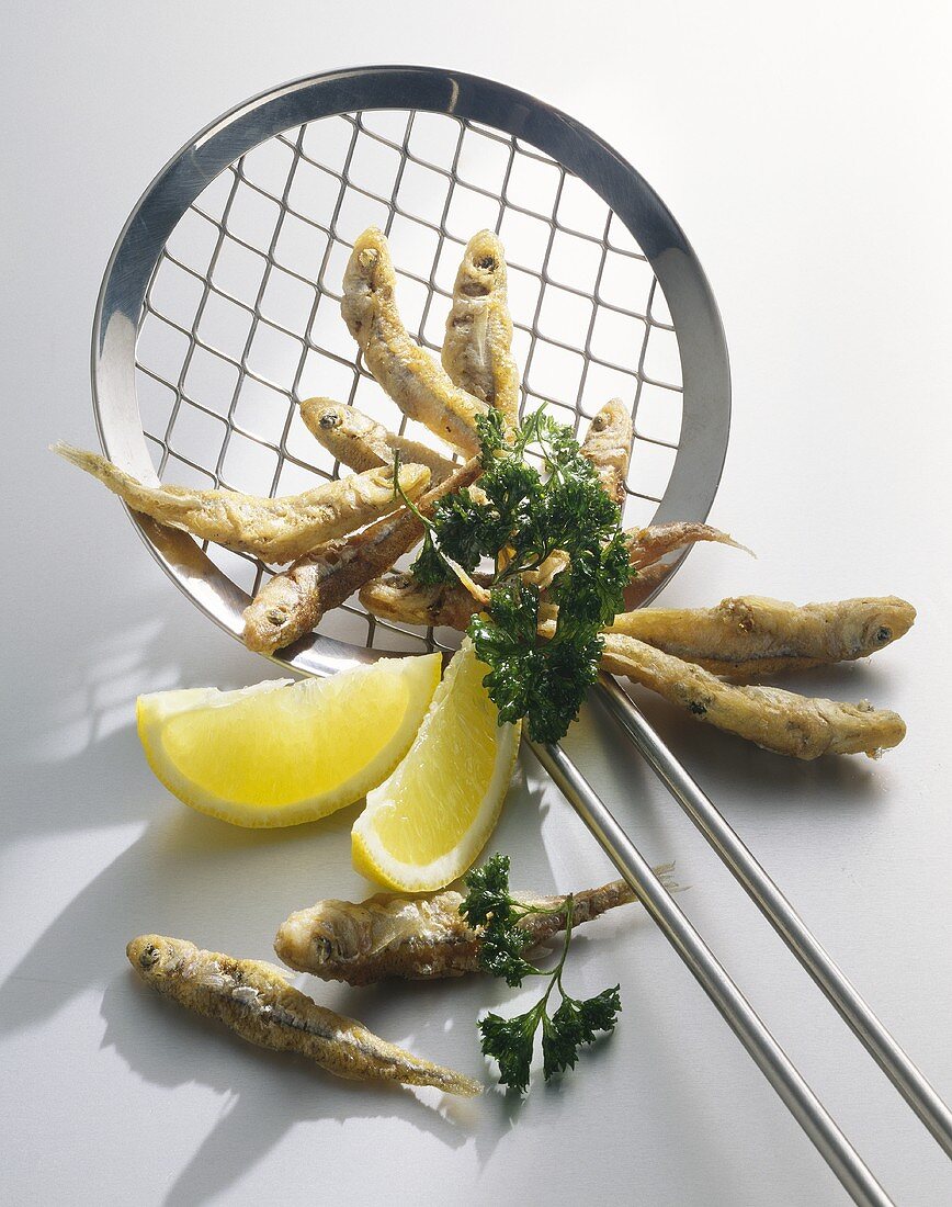 Fritto di latterini (Deep-fried sand smelts with lemon)