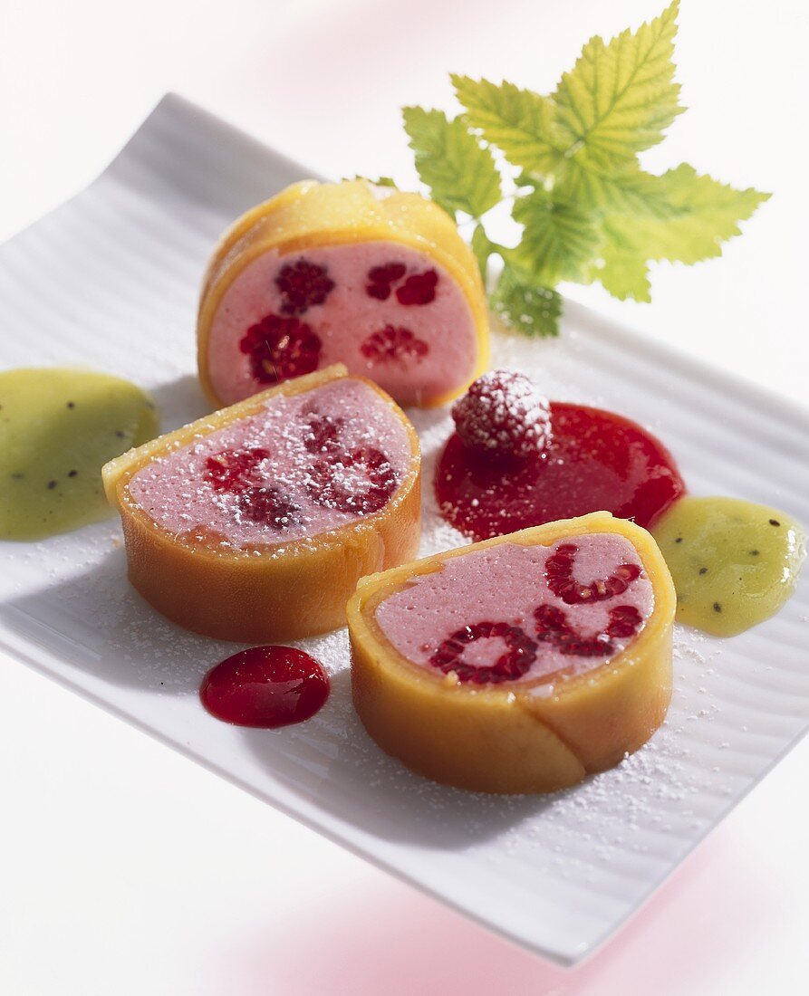 Mango-Himbeer-Terrine mit Himbeersauce