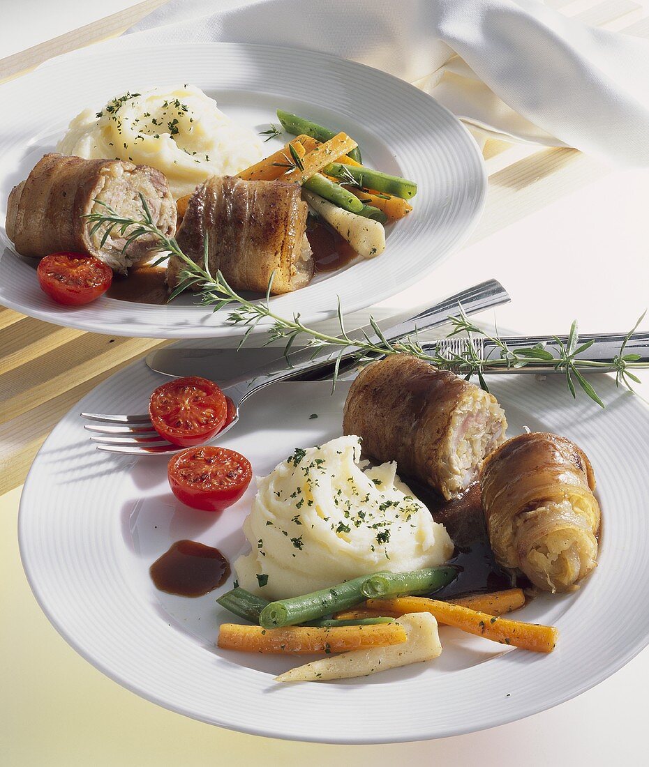 Belly pork roulades with mashed potato