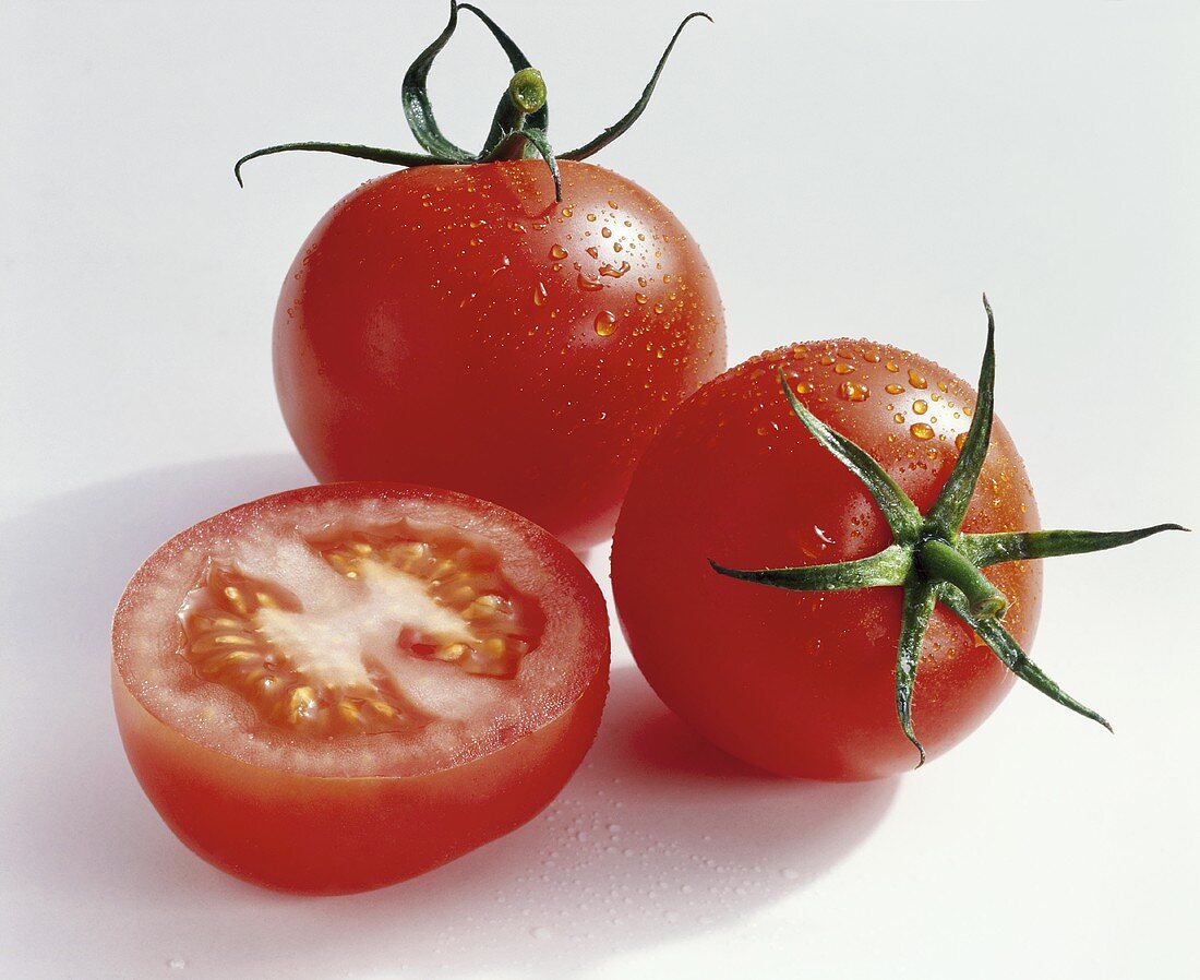 Tomatoes, variety Cheeta, whole and halved