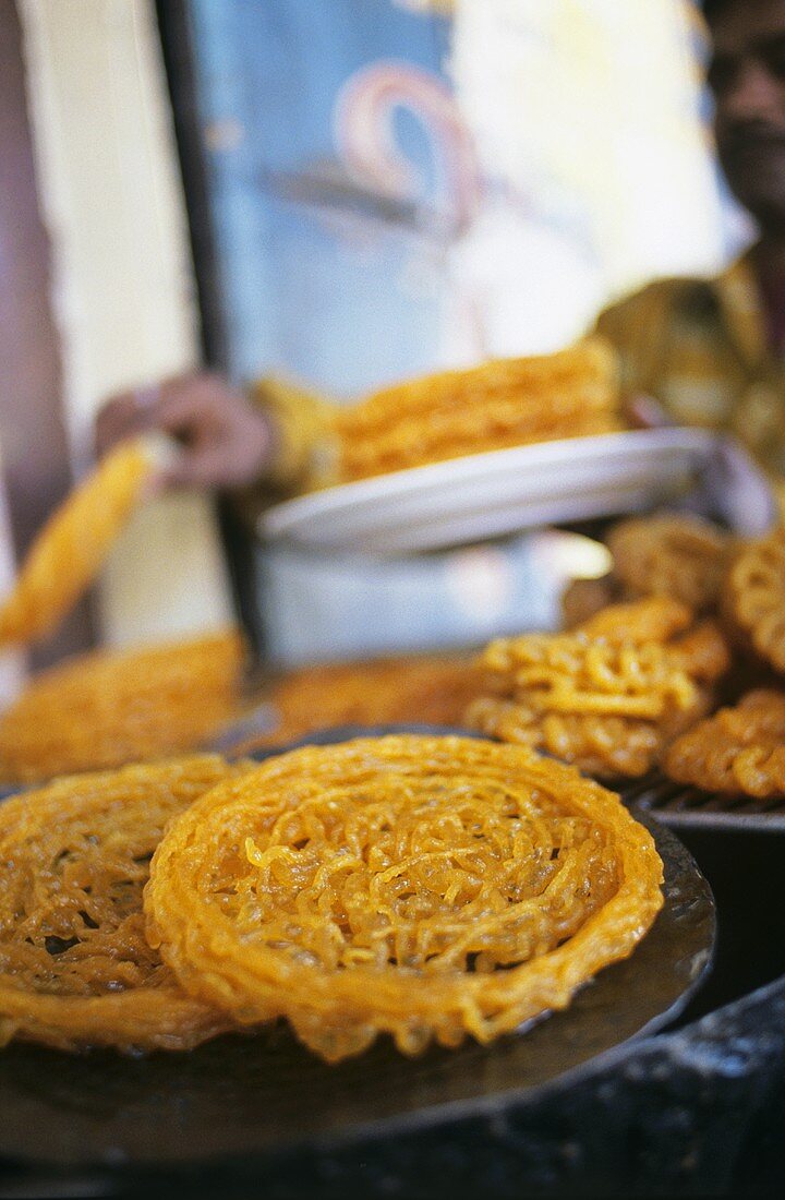 Jalebis (süsse frittierte Teigspiralen, Indien)