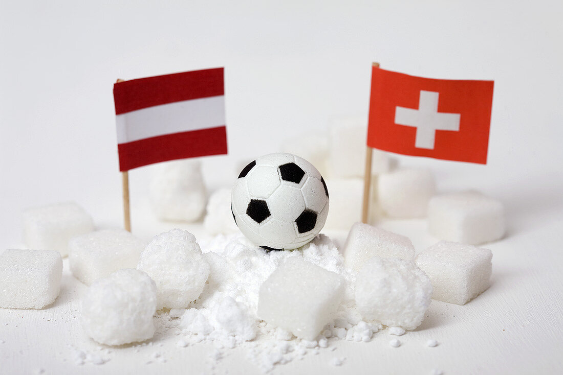 Zucker, Fussball und Flaggen von Österreich und der Schweiz