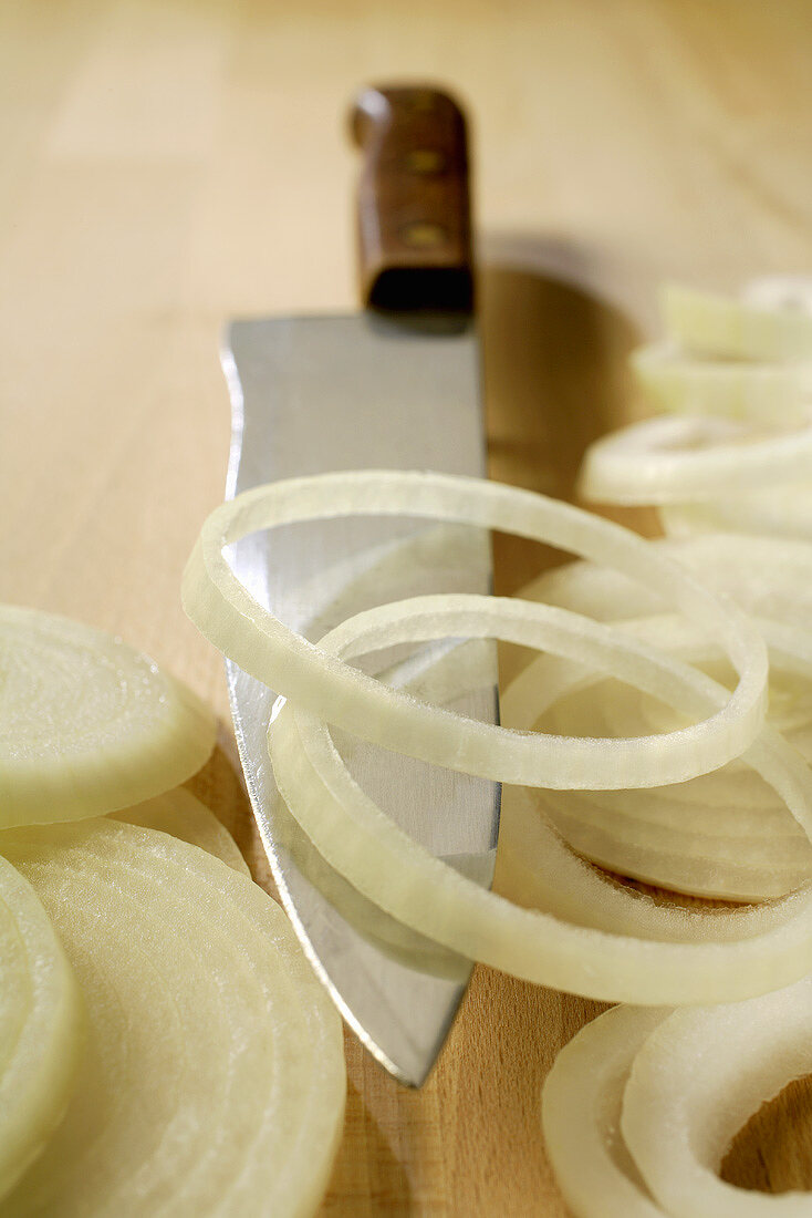 Onion rings with knife