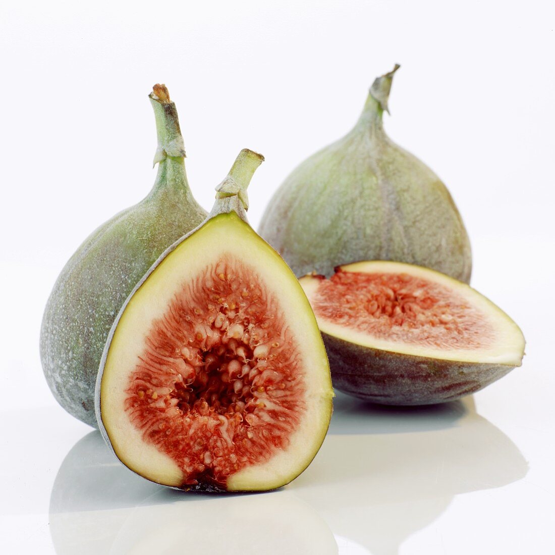 Fresh figs, whole and cut open