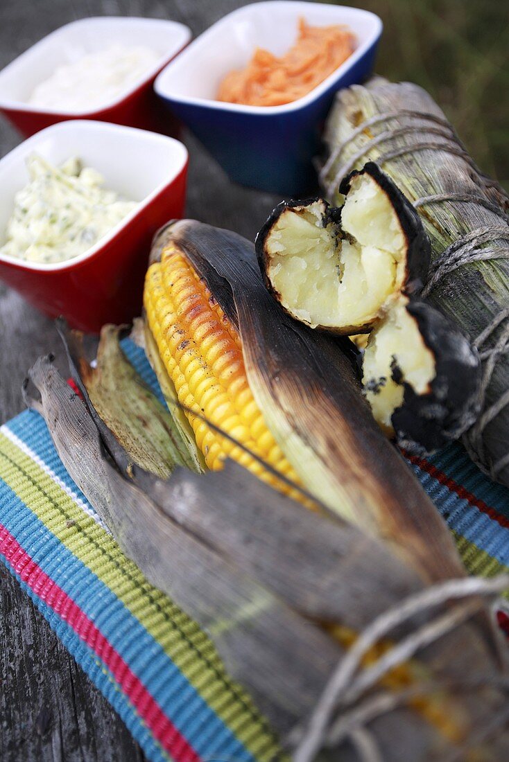 Oven-baked corn on the cob with dips